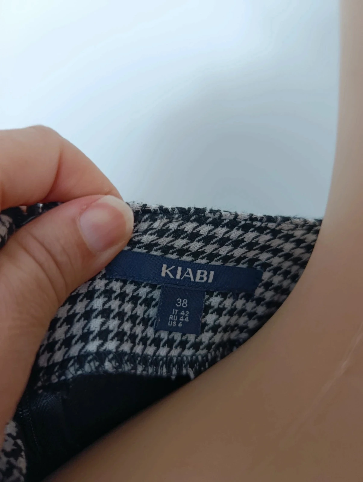 Kiabi women's T-shirt size 38 – black & white houndstooth pattern – chic contrast collar – photo 10